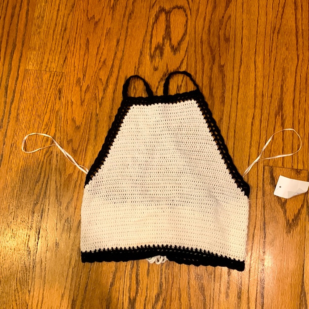 Cute cross back cropped tank top NWT size XS